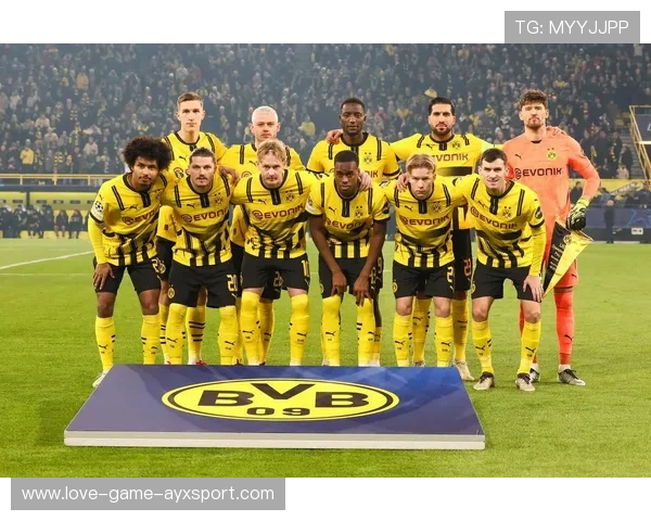 德甲多特侧翼传中形成猛攻，门前混战频出——边线策略下的进攻节拍