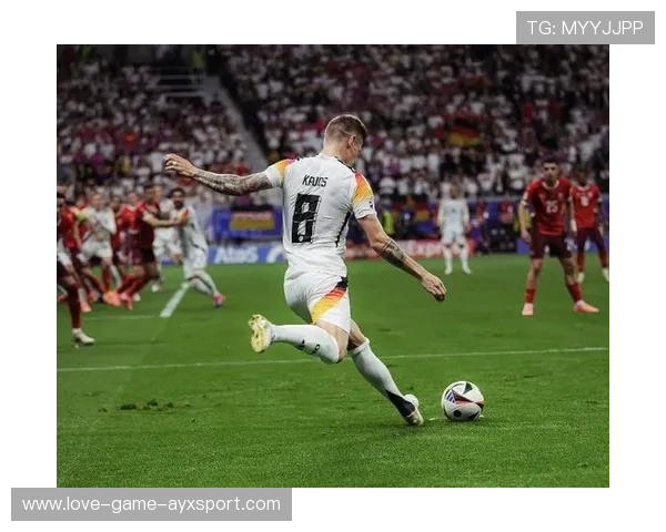 克罗斯精准长传策动进攻，依旧沉稳老练——从场上到日常的传球哲学